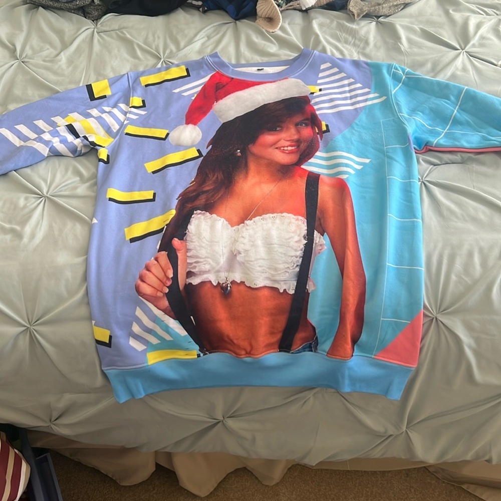 Kelly Kapowski xmas sweatshirt
Men’s size small, runs large